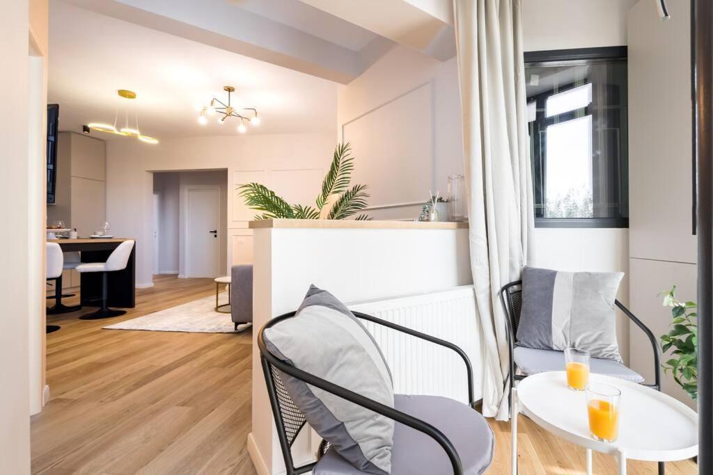 Appartamento Stunning Views 3Br Sunny Flat - Amazing Terrace Bucarest Esterno foto
