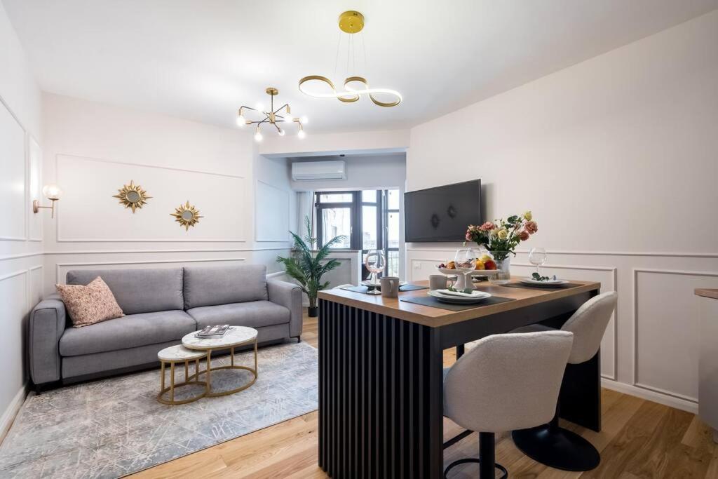 Appartamento Stunning Views 3Br Sunny Flat - Amazing Terrace Bucarest Esterno foto