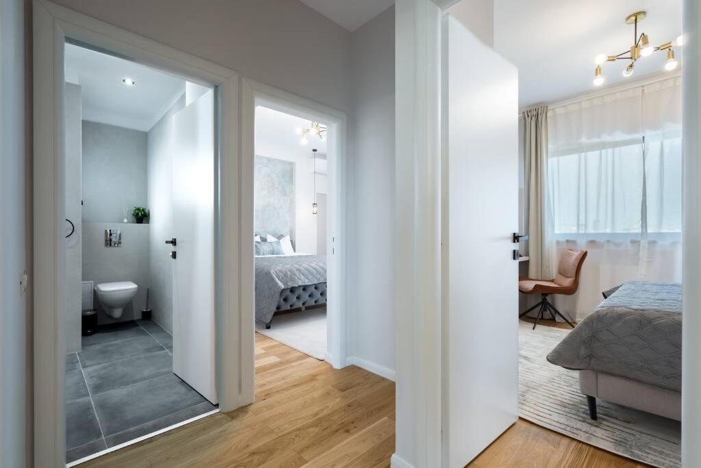 Appartamento Stunning Views 3Br Sunny Flat - Amazing Terrace Bucarest Esterno foto