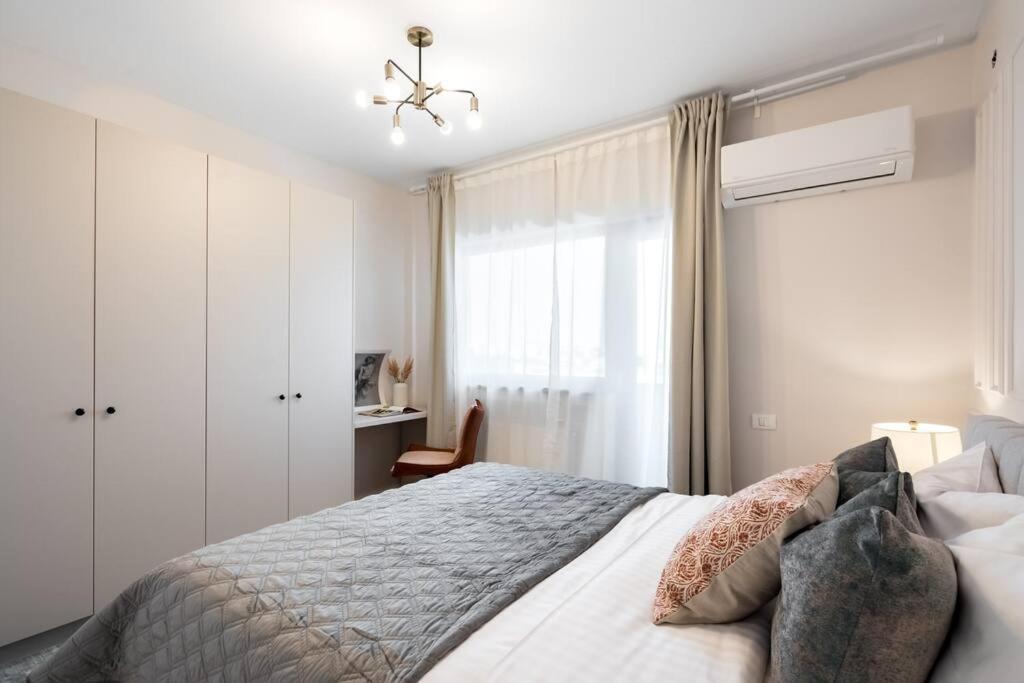 Appartamento Stunning Views 3Br Sunny Flat - Amazing Terrace Bucarest Esterno foto