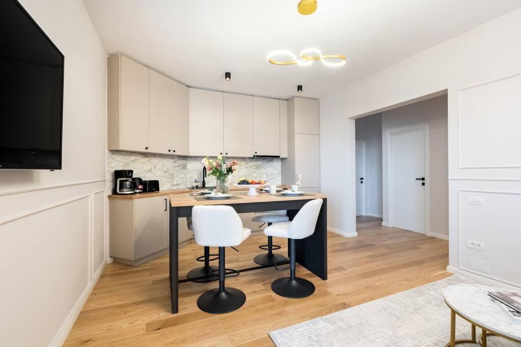 Appartamento Stunning Views 3Br Sunny Flat - Amazing Terrace Bucarest Esterno foto