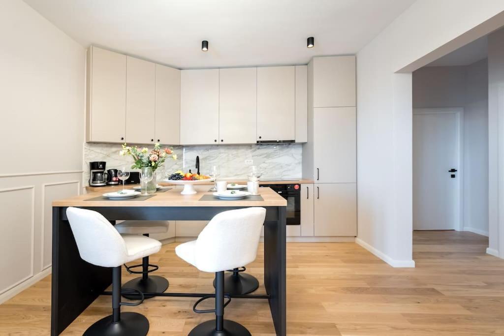 Appartamento Stunning Views 3Br Sunny Flat - Amazing Terrace Bucarest Esterno foto