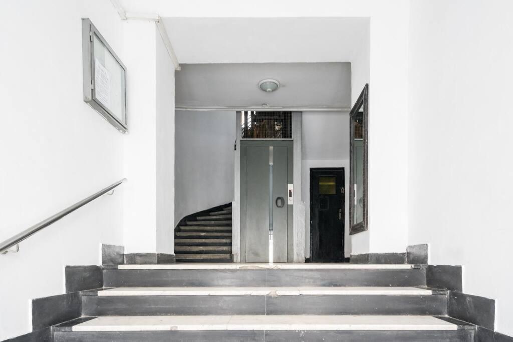 Appartamento Stunning Views 3Br Sunny Flat - Amazing Terrace Bucarest Esterno foto
