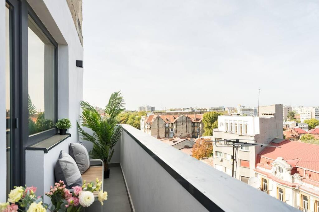 Appartamento Stunning Views 3Br Sunny Flat - Amazing Terrace Bucarest Esterno foto